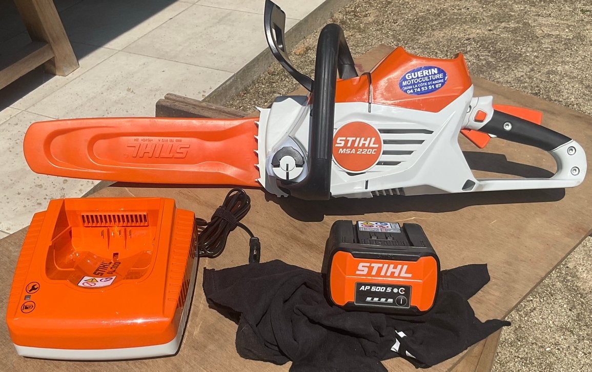 Stihl Msa 220 C-B + AP 500 S en AL 300 en Helm, Doe-het-zelf en Bouw, Gereedschap | Machine-onderdelen en Toebehoren, Zo goed als nieuw