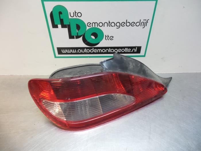 Feu arrière gauche d'un Peugeot 406, -, Utilisé, -, Peugeot