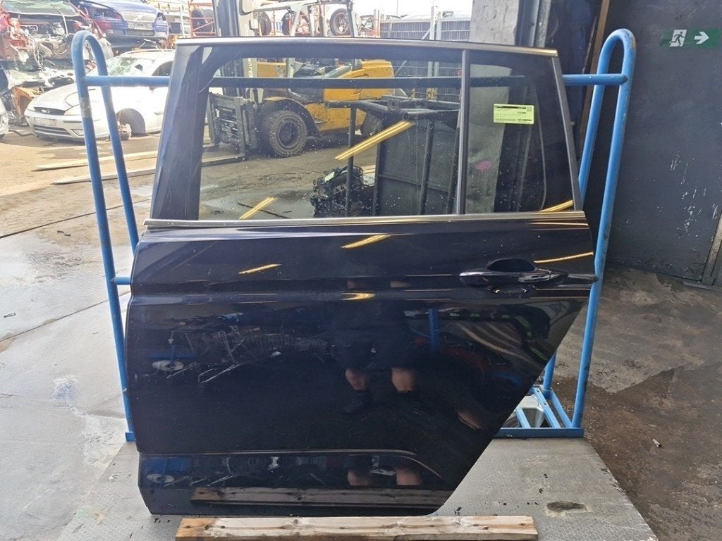 PORTIER LINKS ACHTER Volkswagen Touran (5T1), Gebruikt, Volkswagen AG, Kundenbetreuung@volkswagen.de, Achter