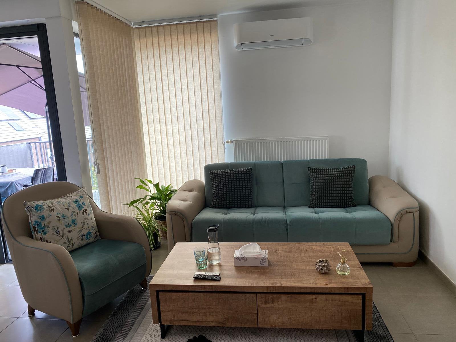 Complete zitset – 3-zitsbank + fauteuil beige/lichtblauw, Huis en Inrichting, Ophalen, Zo goed als nieuw