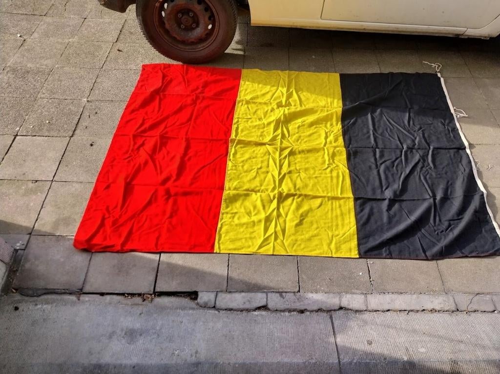 Oude Belgische vlag in dik katoen, Ophalen of Verzenden