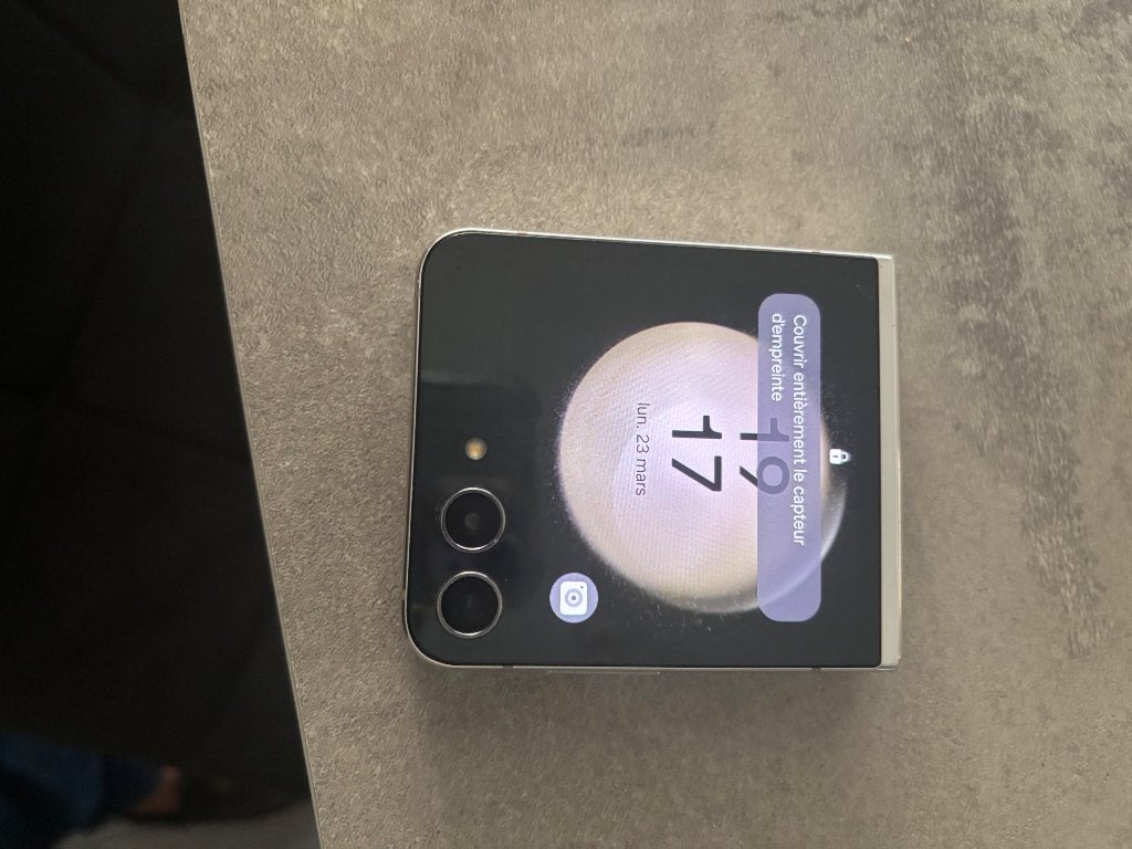 Samsung galaxy zfilp5, Enlèvement