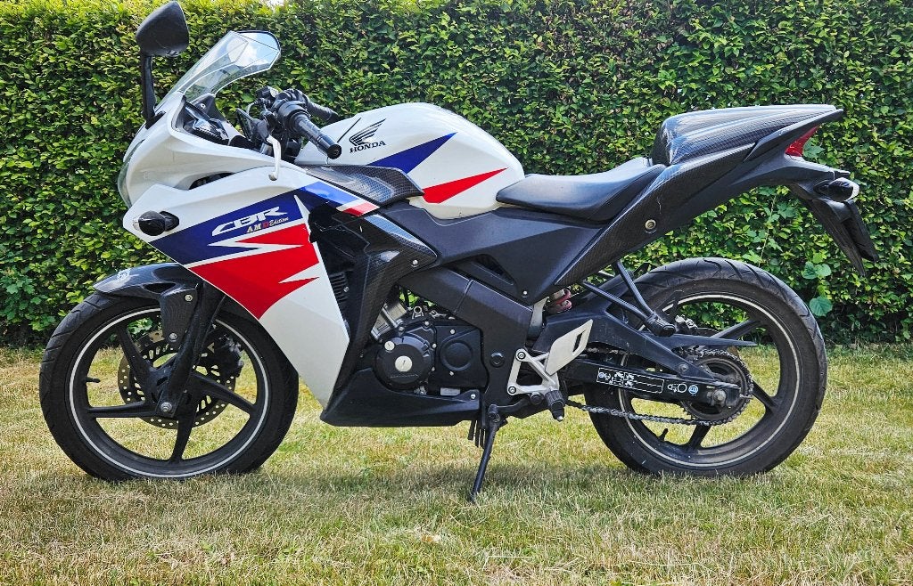 Moto Serial SUCCESS HONDA CBR125 R 2013, Motos, Entreprise, Occasion, Sport, 1 cylindre