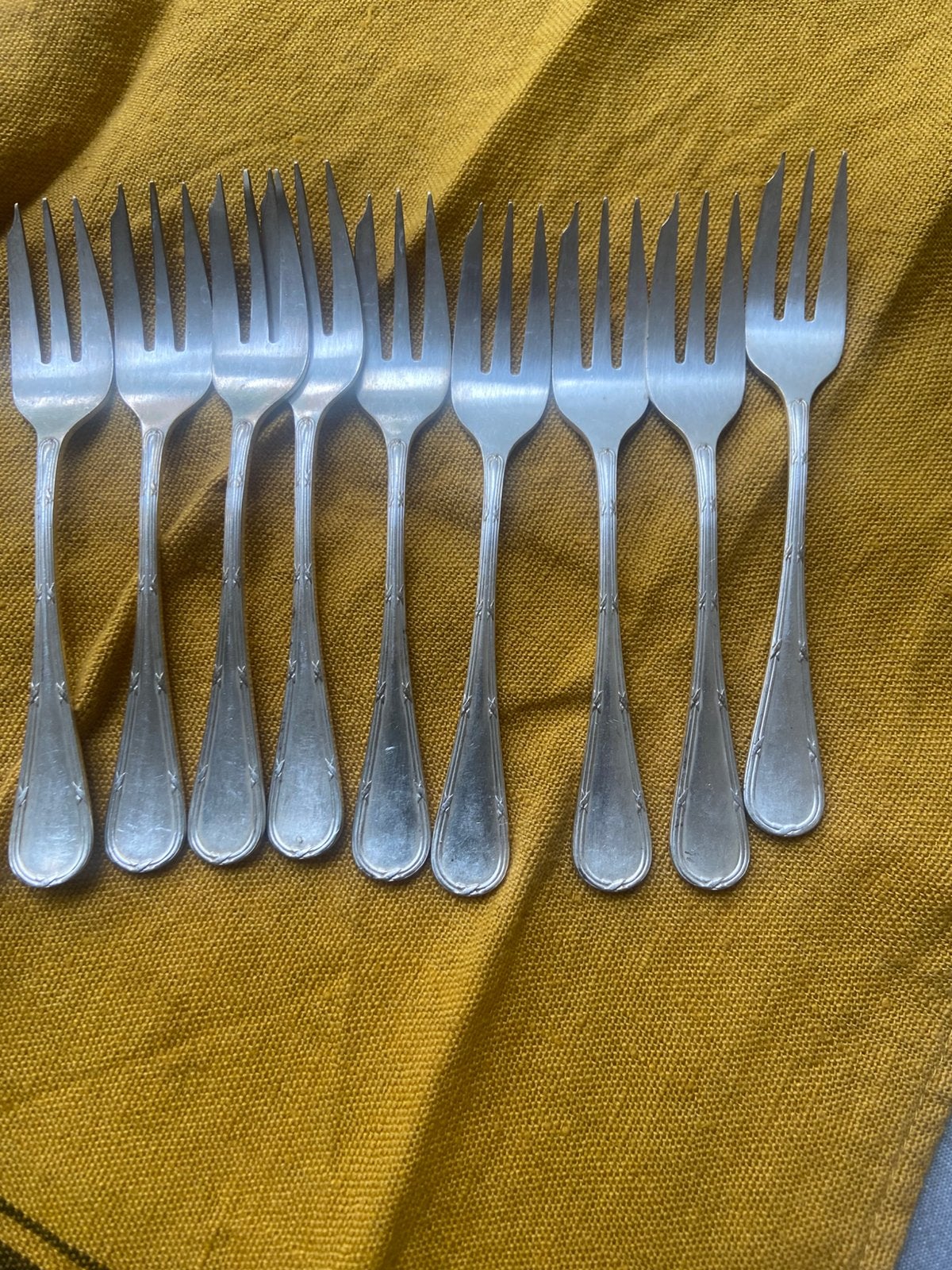 Lot de 9 fourchettes à dessert en métal argenté, Enlèvement