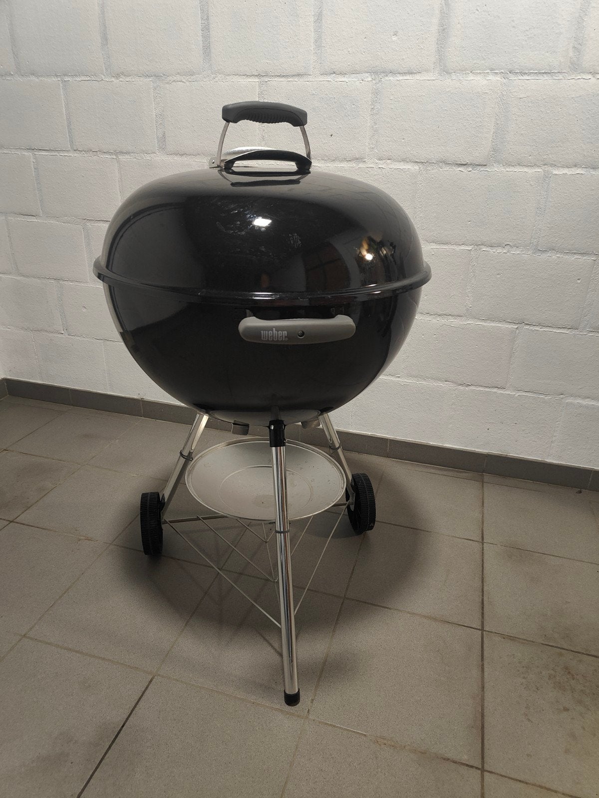 Weber BBQ 57cm diameter kookoppervlakte, Ophalen, Gebruikt, Weber, Met accessoires