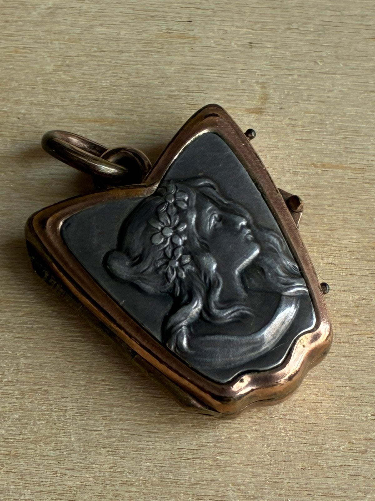 Médaillon photo Art Nouveau ancien, Enlèvement ou Envoi, Utilisé, Argent, Autres représentations