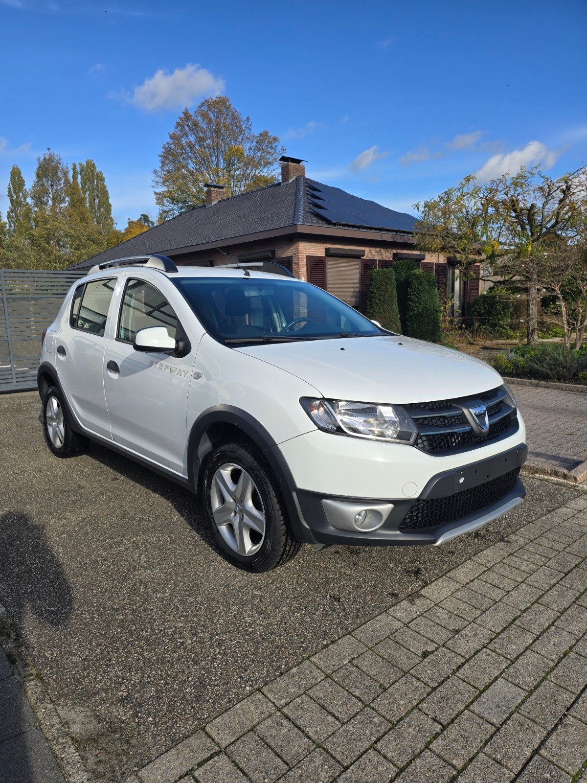 Dacia Sandero Stepway - 2016 - Benzine, Voorwielaandrijving, 898 cc, Stof, Wit