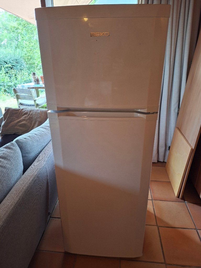 Frigo congélateur Beko, Utilisé, 45 à 60 cm, 150 à 200 litres, Avec congélateur séparé