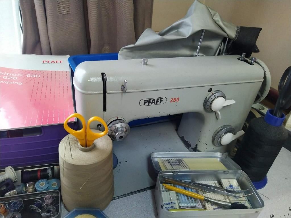 Machine à coudre Pfaff 260 à vendre, Hobby & Loisirs créatifs, Machines à coudre & Accessoires, Enlèvement, Utilisé, Machine à coudre