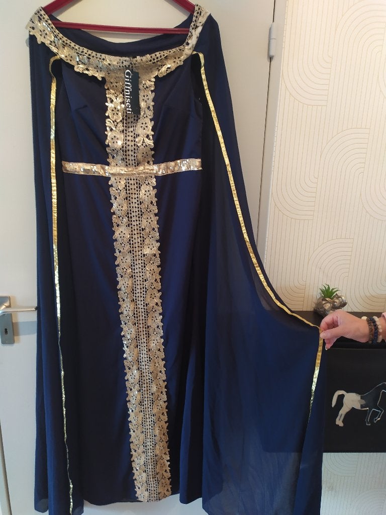 caftan Robe élégante longue avec sa cape avec broderies, Enlèvement, Neuf, Taille 42/44 (L)