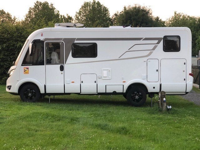 Hymer B MC 580 i,  nuttig en compleet uitgerust, Chemisch toilet, Ringverwarming, Luifel, 6 tot 7 meter