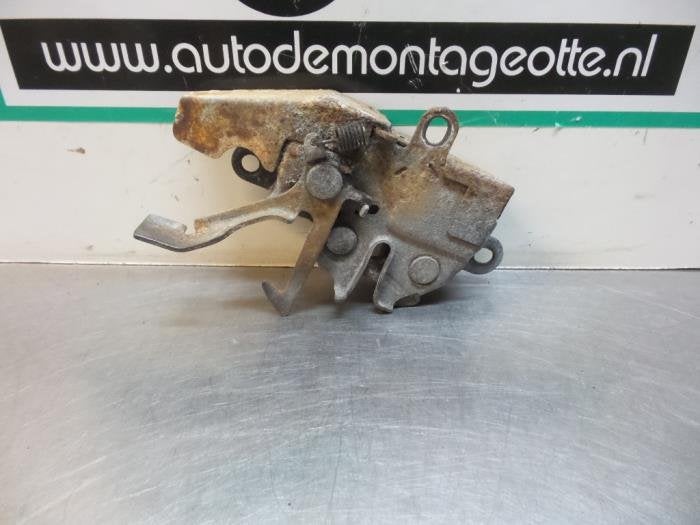 Slotmechaniek Motorkap van een Toyota Celica (Celica 94-), Auto-onderdelen, Carrosserie, Gebruikt, -, -, Ophalen of Verzenden