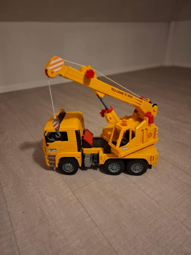 Bruder MAN TGA Tele-Crane TC 4500, Kinderen en Baby's, Speelgoed |Speelgoedvoertuigen, Ophalen
