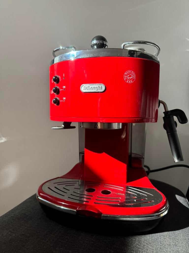 Delonghi koffiemachine, Elektronische apparatuur, Koffiezetapparaten, Ophalen, Zo goed als nieuw, Koffiemachine