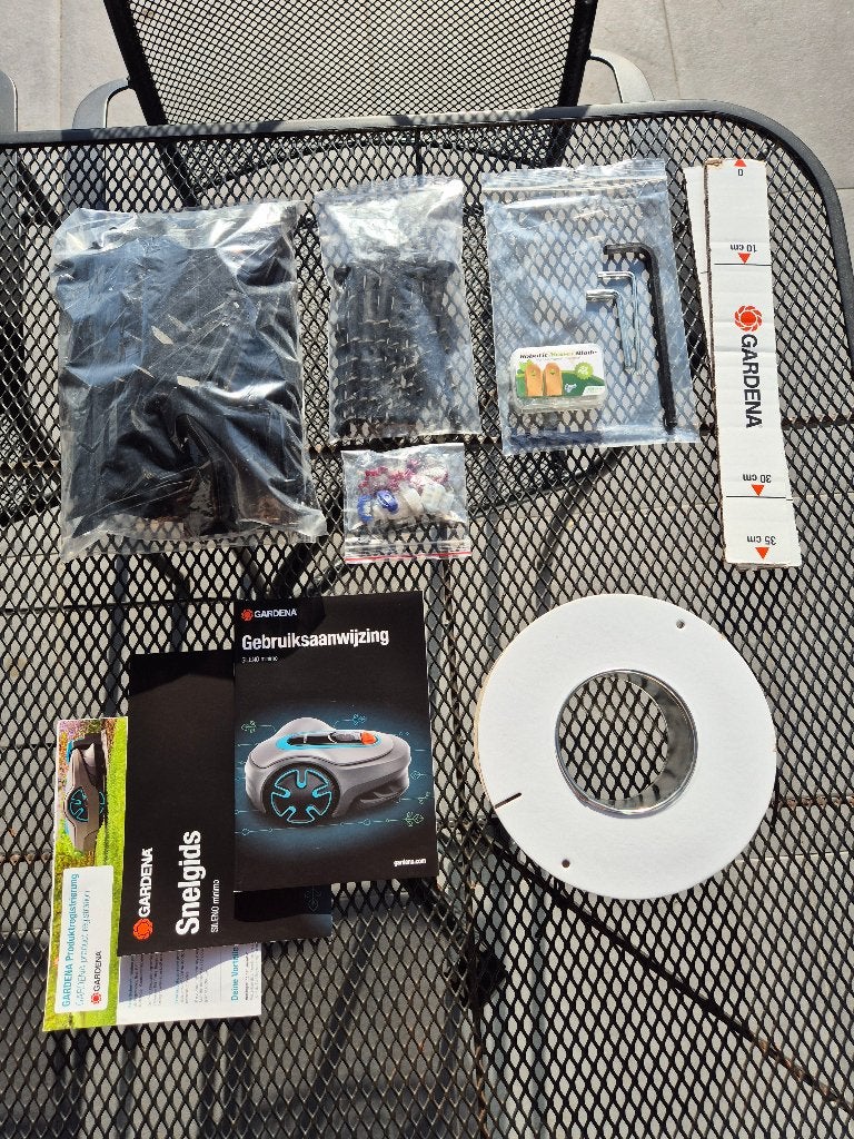 Gardena Sileno Minimo 400 robotmaaier + Garage + Opbergtas, Tuin en Terras, Ophalen, Gebruikt, Gardena Sileno Minimo, Minder dan 20 cm