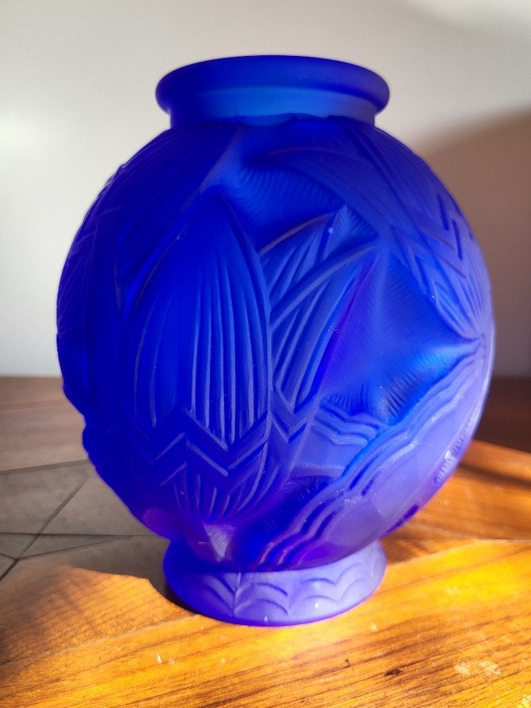 Art deco vaas in frosted blauw persglas, “Les nénuphars, Antiek en Kunst, Ophalen of Verzenden