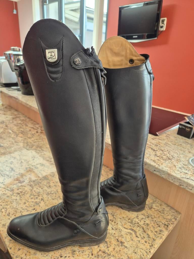 Botte tucci 42, Enlèvement