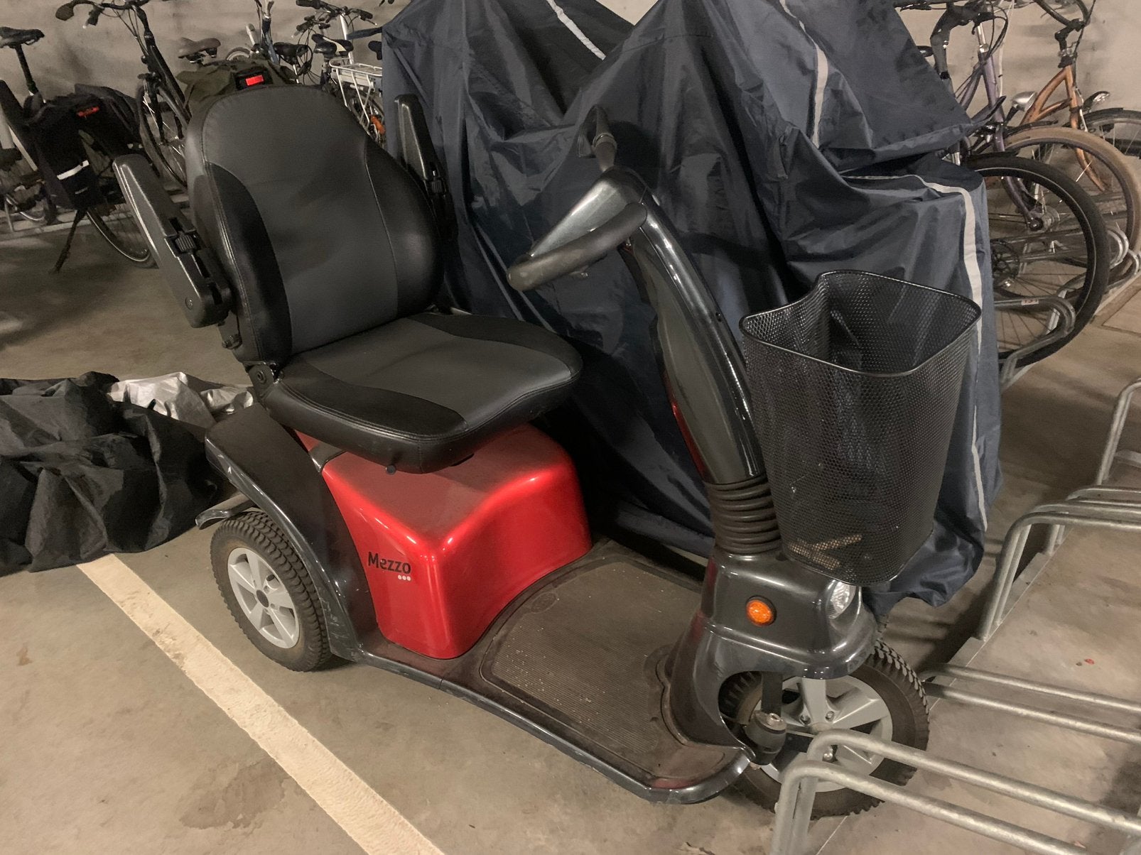 Electrische scootmobiel met beschermhoes, Ophalen, Gebruikt, Elektrische rolstoel