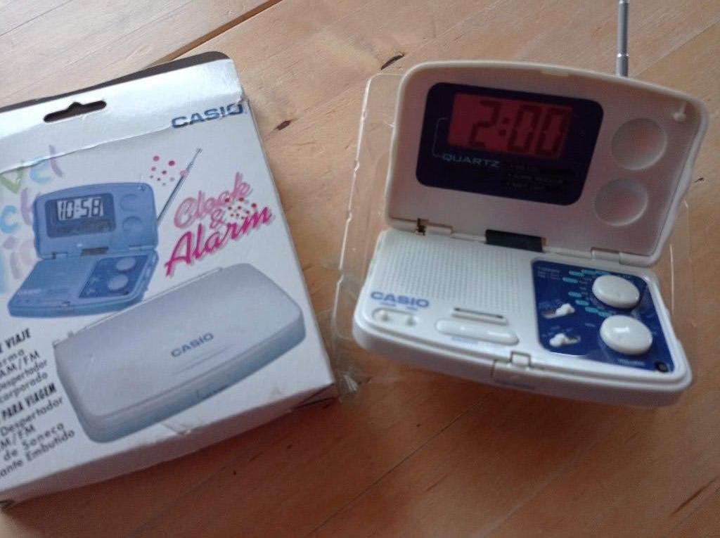 Retro reiswekker - Casio RT-10   VINTAGE !!!!!, Ophalen of Verzenden, Zo goed als nieuw, Digitaal