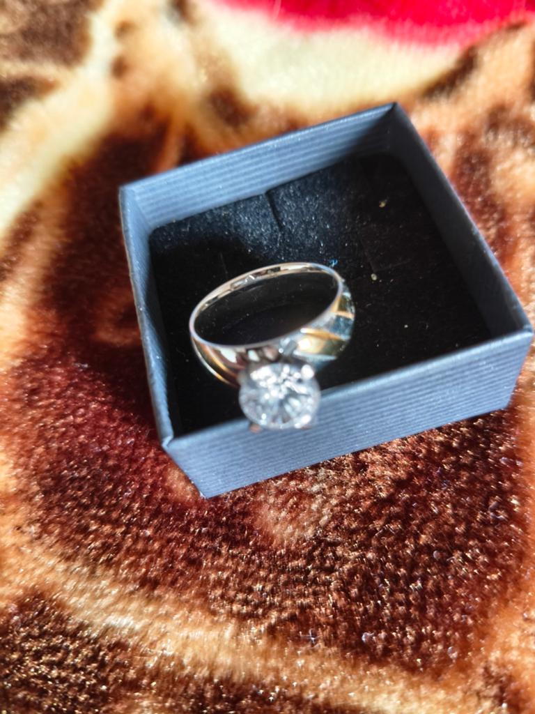 Hele mooie ring steen tweekleurig maat 54, Ophalen of Verzenden