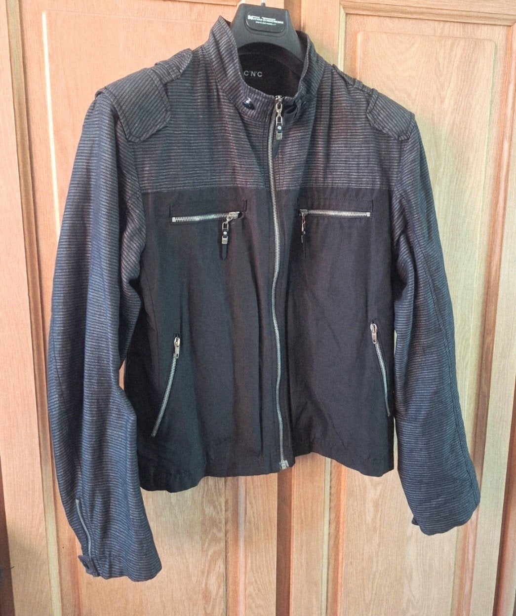 veste blouson c'n'c Costume national L50 noir, Vêtements | Hommes, Enlèvement ou Envoi, Taille 52/54 (L), Comme neuf, Noir