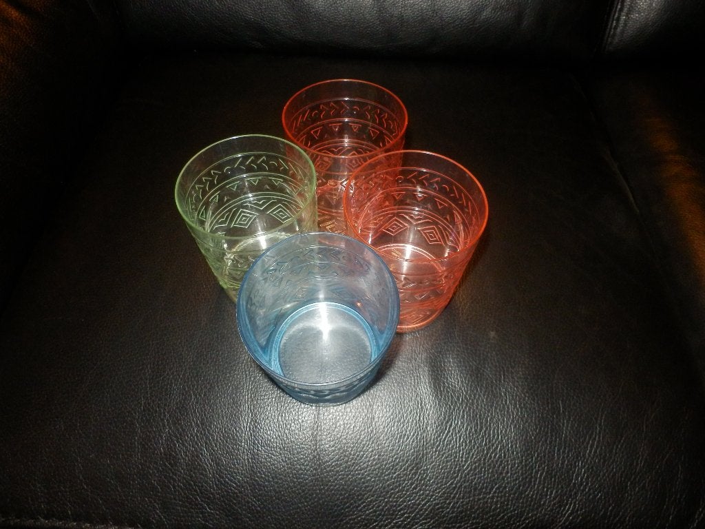 (54) -4 verres en plastique, Maison & Meubles, Verre ou Verres, Enlèvement ou Envoi, Comme neuf, Plastique