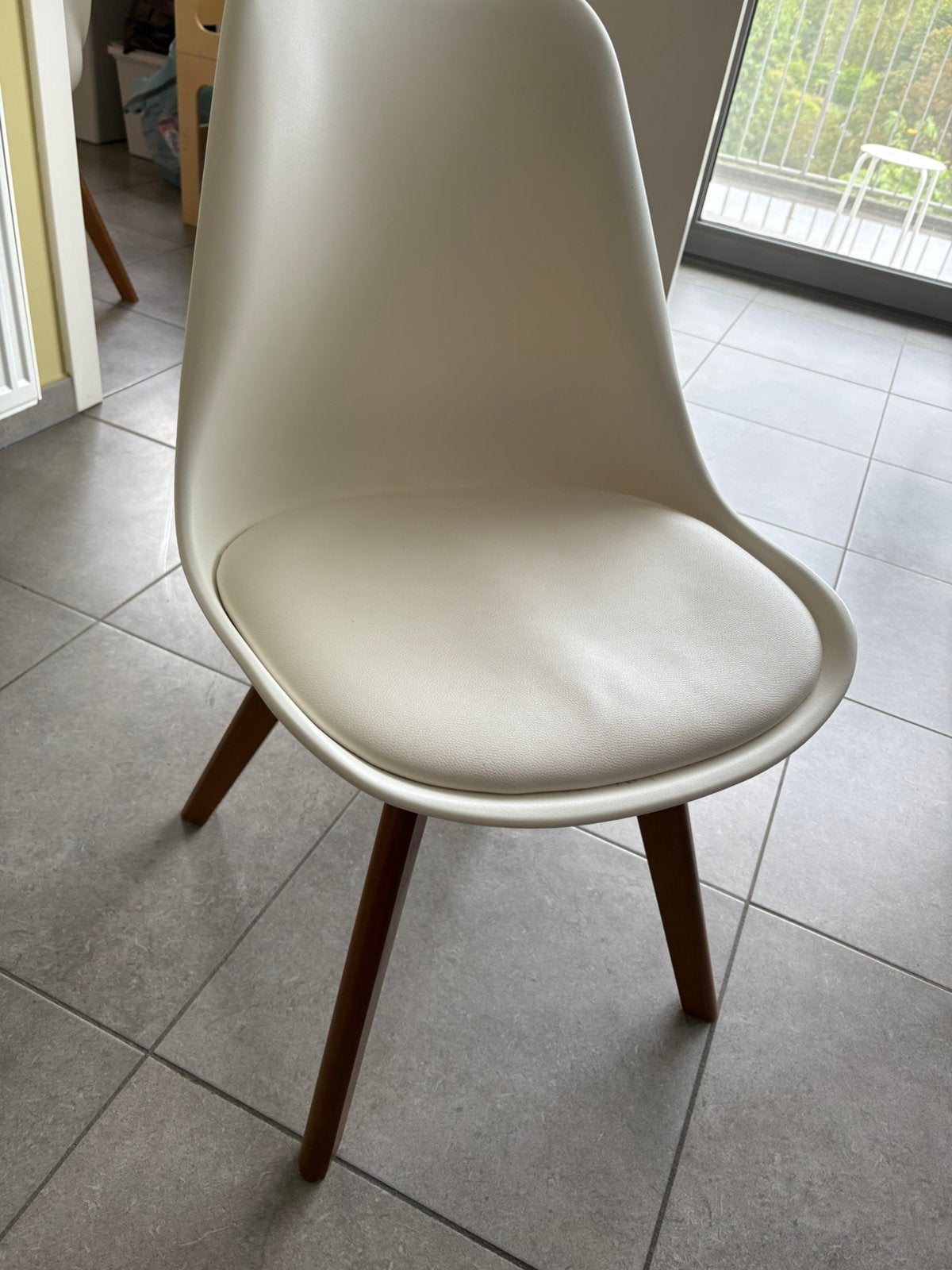 Juntoo white chairs, Maison & Meubles, Chaises, Enlèvement ou Envoi, Comme neuf