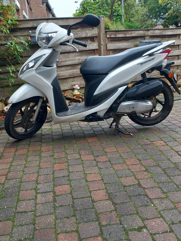 Scooter honda vision, Vélos & Vélomoteurs, Autres modèles, Classe B (45 km/h), Enlèvement, Utilisé