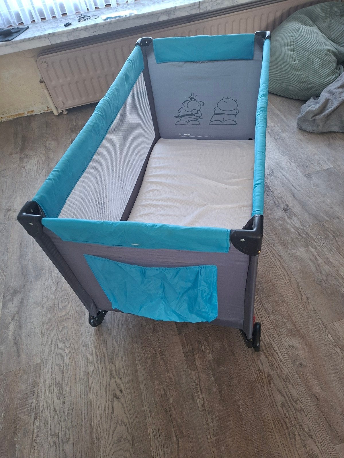 reisbedje met matrasje en aerosleep kussen, Ophalen, Reisbedje