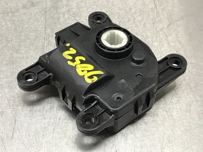 ACTIONNEUR MOTEUR VOLET CHAUFFAGE Hyundai i40 CW (VFC), Dhr. M. Roggen, Stadsweg 37 37
9917 PV  WIRDUM GR., NL, Hyundai, Utilisé