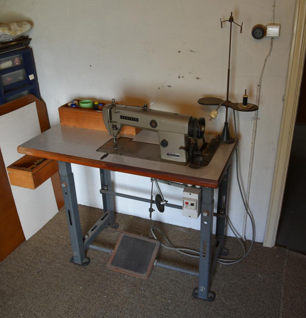 Industriële naaimachine Brother, Hobby en Vrije tijd, Naaimachines en Toebehoren, Ophalen, Gebruikt, Naaimachine, Industrieel