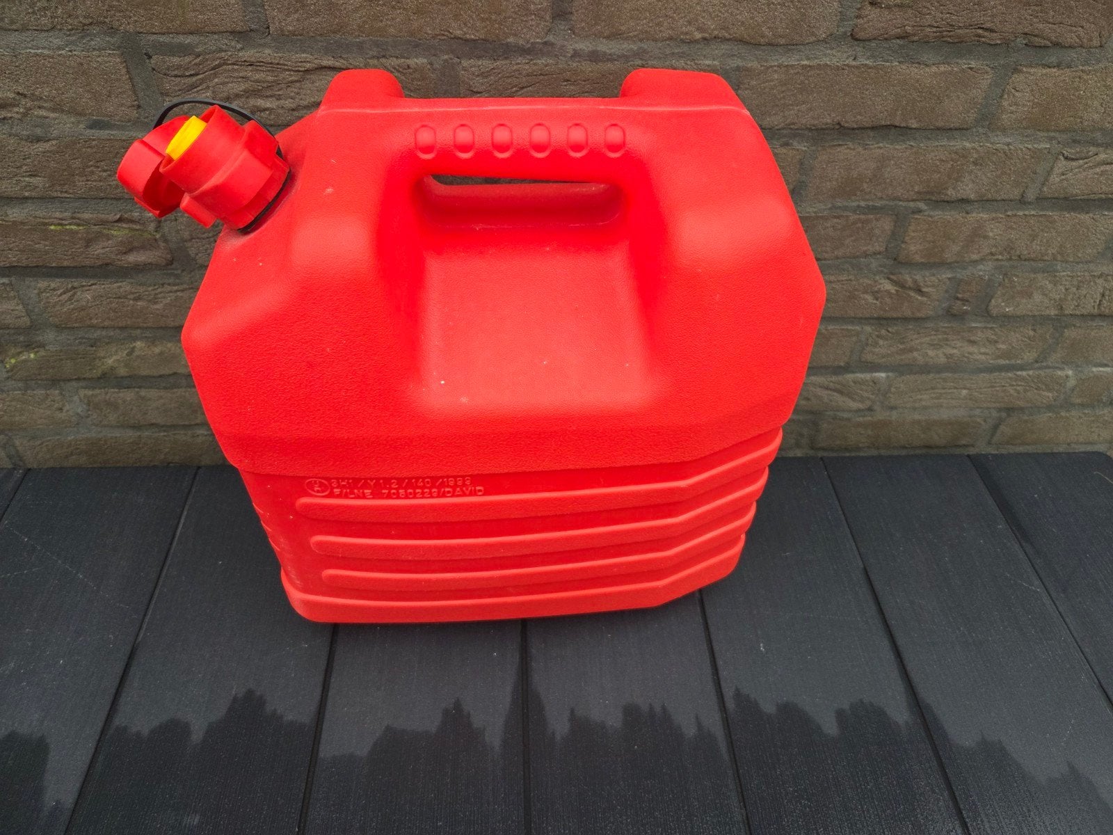 Rode brandstof jerrycan 20L 

​Kunst, Enlèvement ou Envoi
