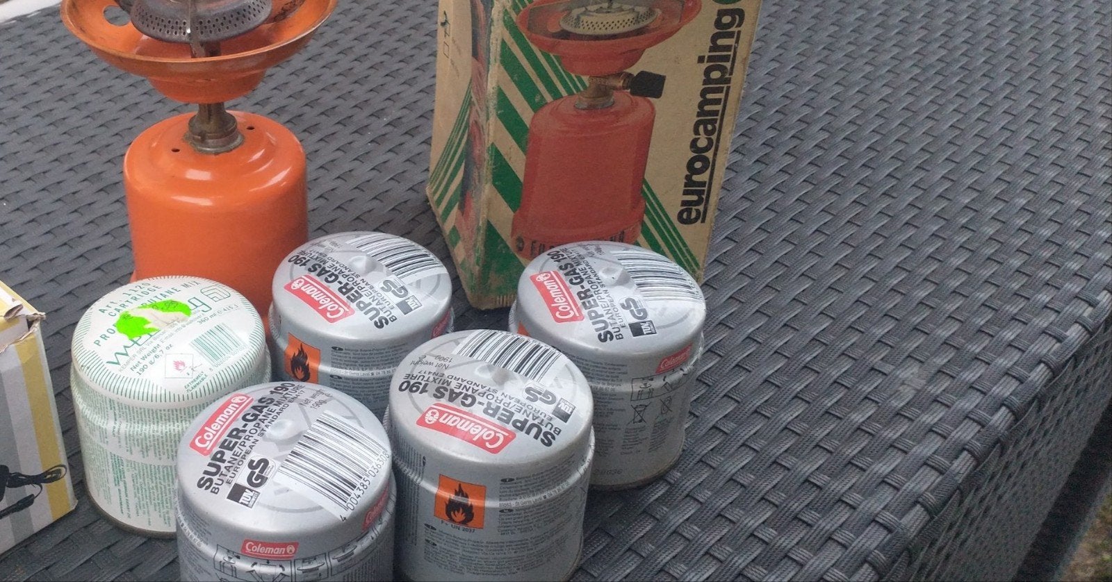 Campingvuur en patronen, Ophalen