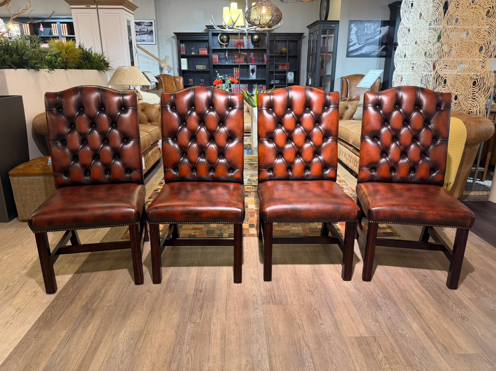 4 ENGELSE SPRINGVALE EETKAMER STOELEN GAINSBOROUGH ROODBRUIN, Ophalen of Verzenden