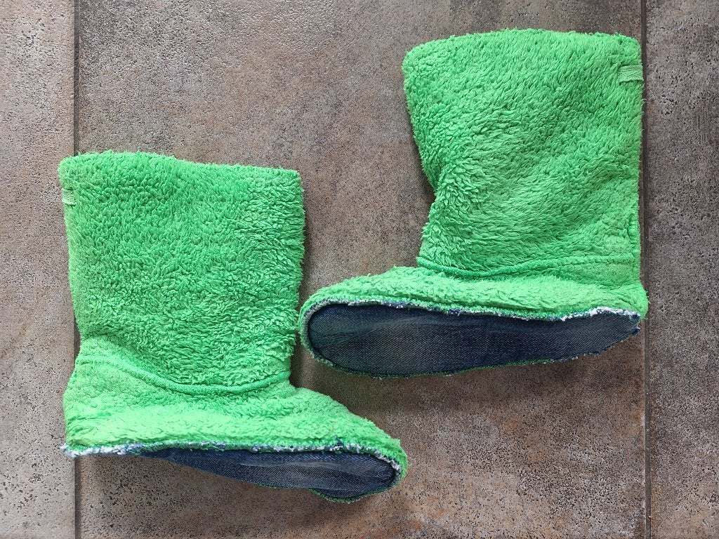 Grasgroene Woody pantoffels maat 34/37, Garçon ou Fille, Enlèvement ou Envoi, Utilisé, Autres types
