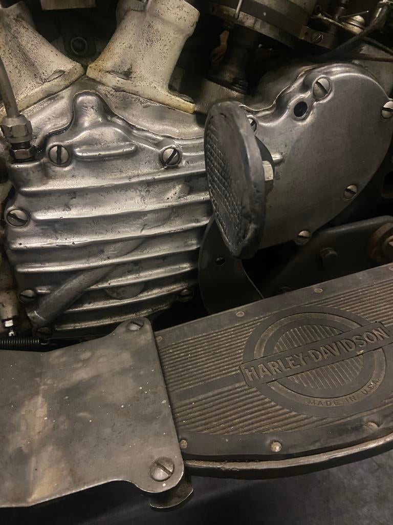 Gezocht: Harley Knucklehead carterdeksel ( cam cover), Motoren, Ophalen of Verzenden