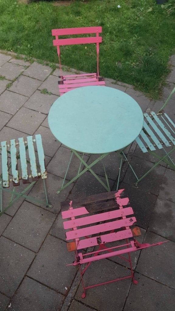 Chaise et tables, Enlèvement, Utilisé