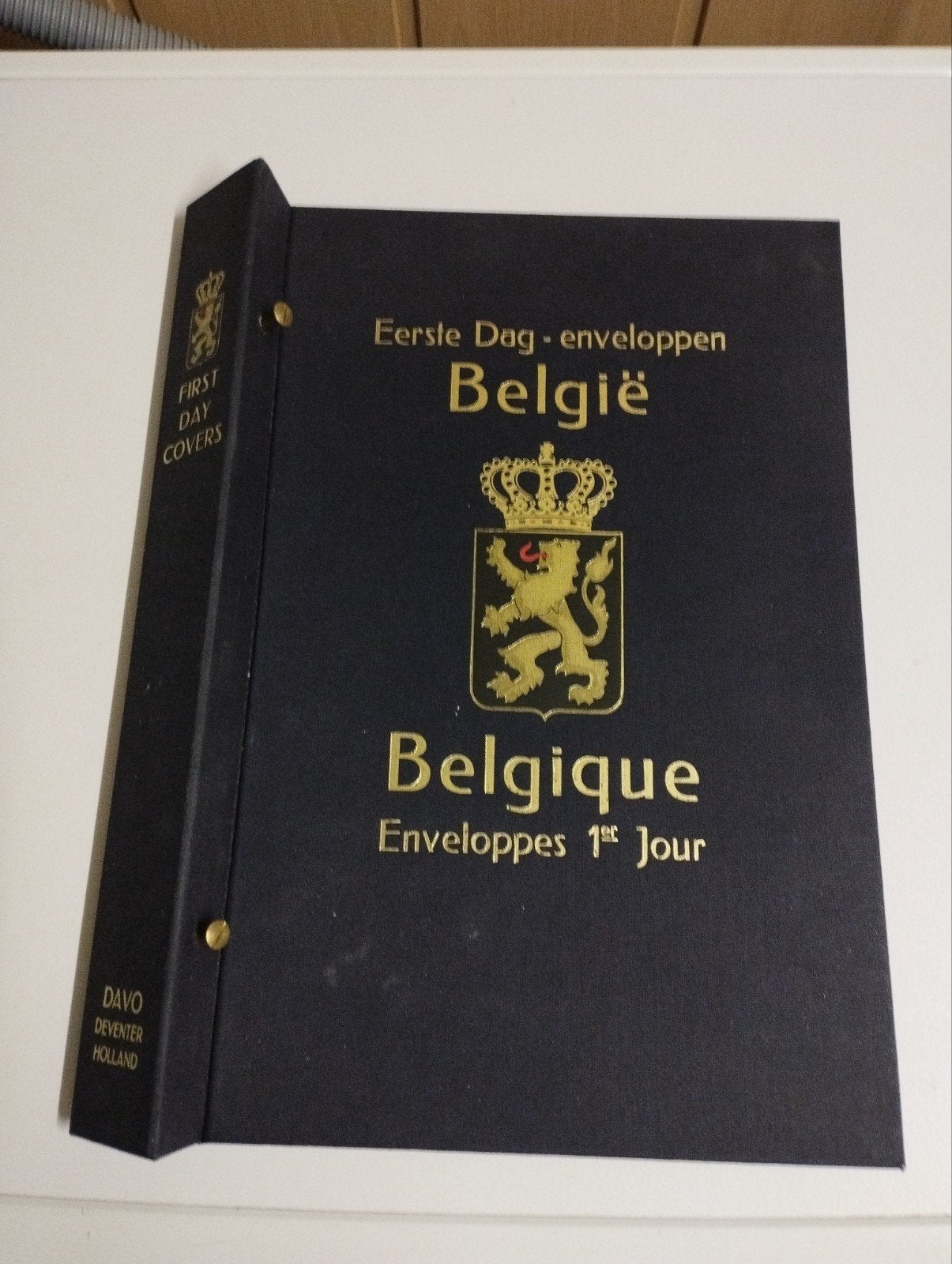 een album om eerste dag omslagen of fdc in te steken davo me, Enlèvement