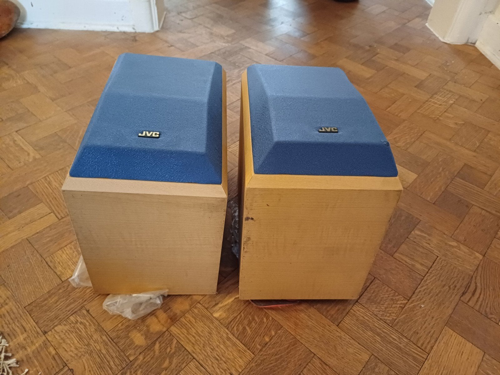 Enceintes JVC, Enlèvement, JVC
