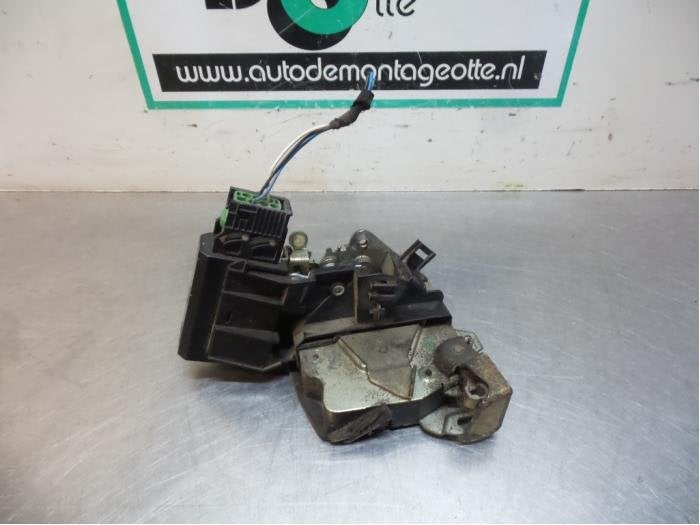 Serrure portière mécanique 4portes arrière droite d'un BM, -, 3 mois de garantie, Utilisé, -