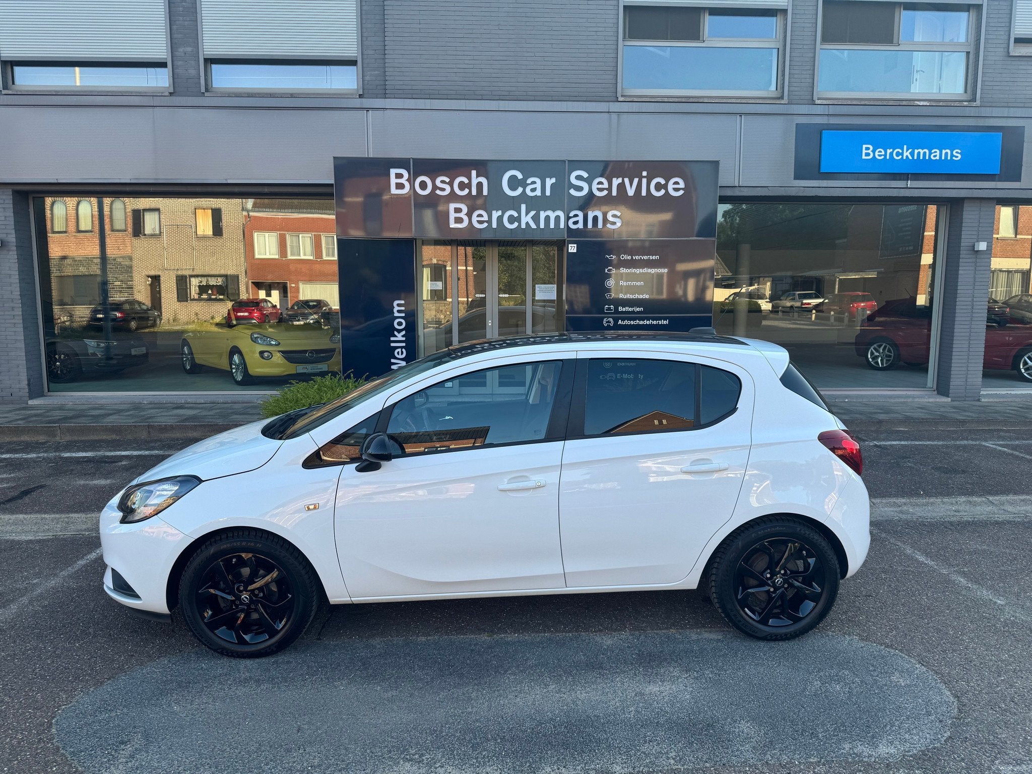 Opel Corsa Black Edition 5d 1.2 benzine, Voorwielaandrijving, Stof, Gebruikt, 4 cilinders