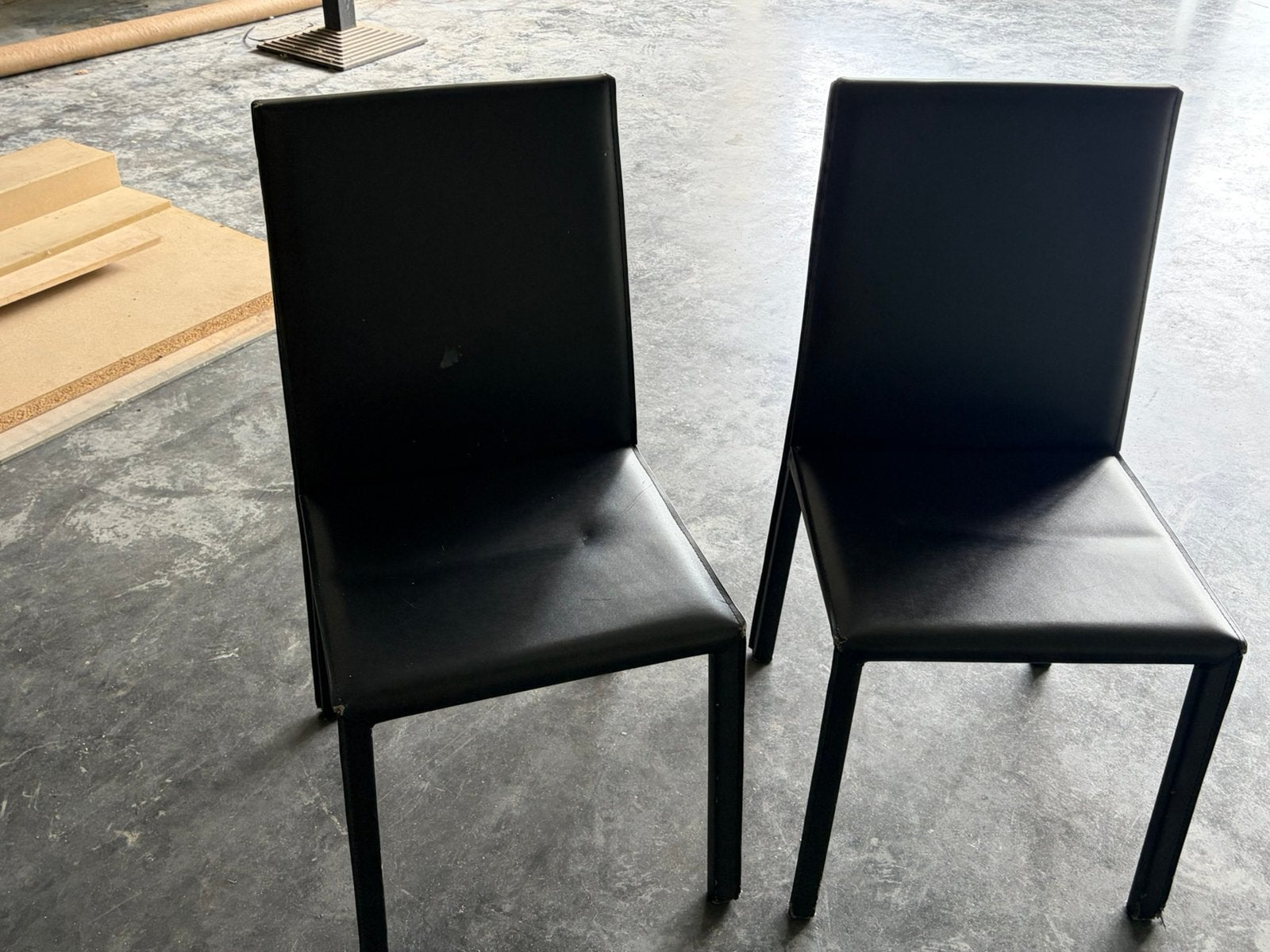 2 zwarte stoelen, Huis en Inrichting, Stoelen, Ophalen, Zo goed als nieuw