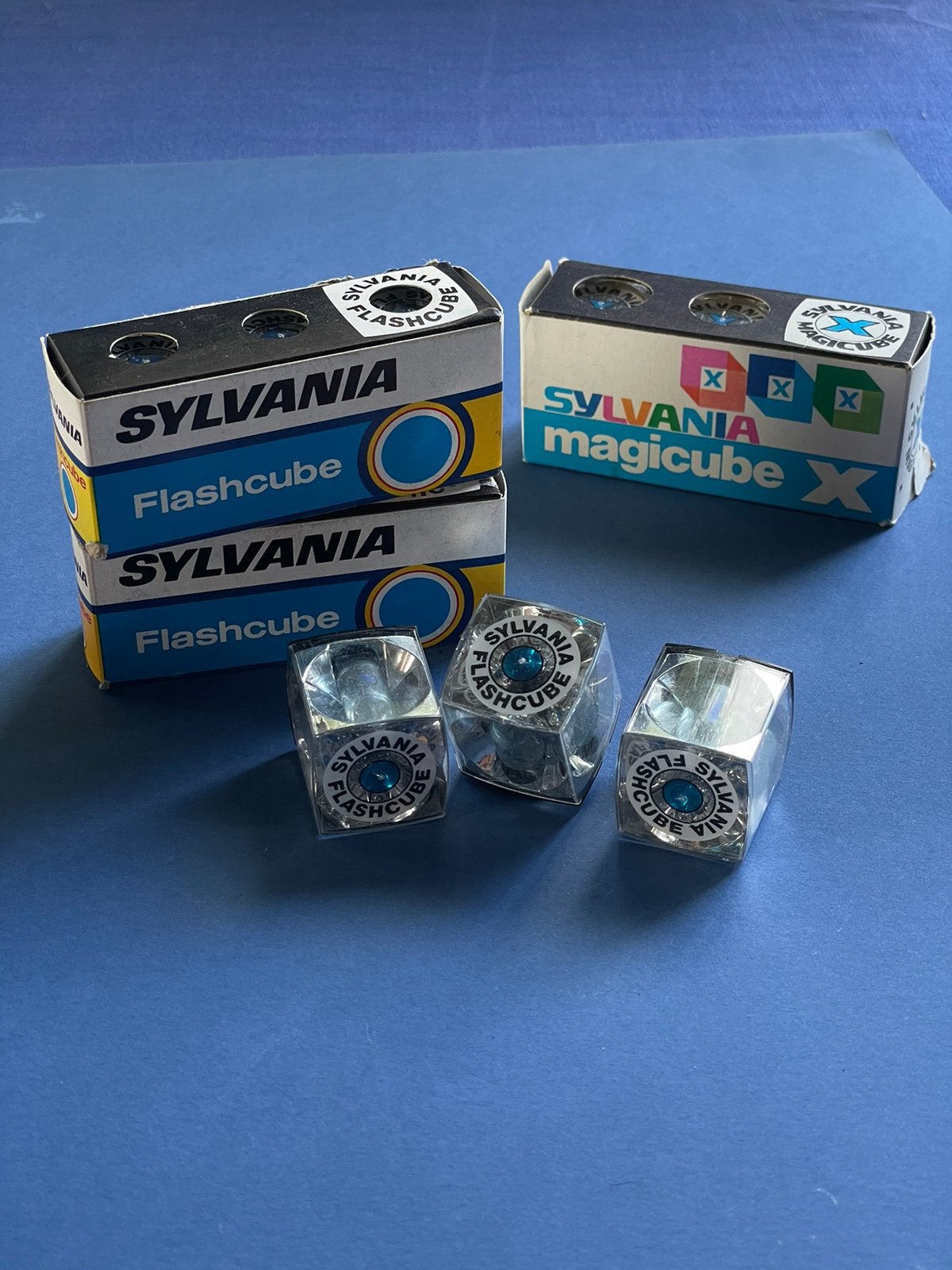 Flashcubes Sylvania et Magicube X d'époque — MAINTENANT, Enlèvement ou Envoi, Comme neuf, Kodak