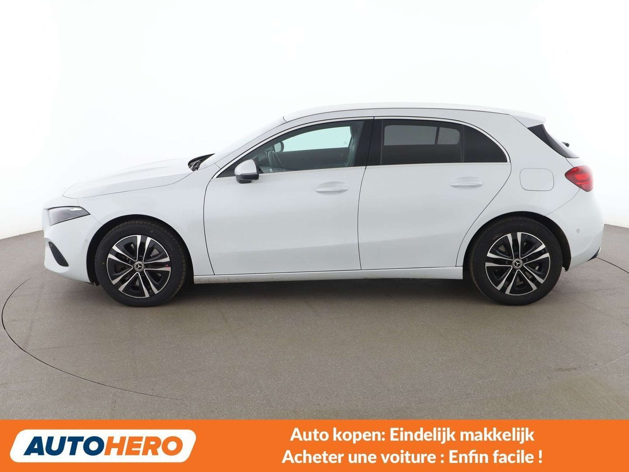 Mercedes-Benz A-Klasse 250 A 250e Progressive (bj 2024), Auto's, Gebruikt, 1700 kg, Lichtsensor, Wit