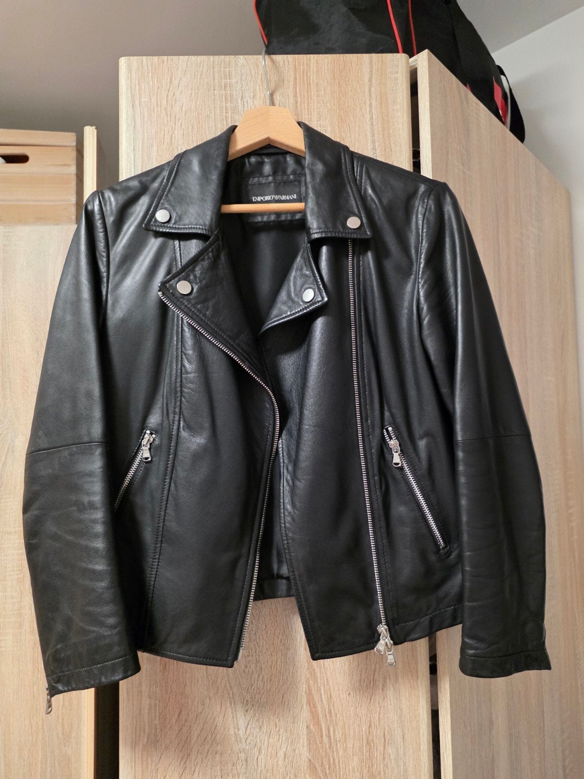 Emporio armani lederen biker vestje (smal), Kleding | Dames, Jasjes, Kostuums en Pakken, Ophalen, Zwart, Emporio armani, Zo goed als nieuw