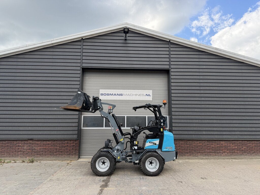 Giant G1500 L X-tra minishovel DEMO 2026 €520 LEASE, Tobroco, Info@tobroco.nl, Sprendlingenstraat 57
5061 KM  Oisterwijk, NL, Chargeuse sur pneus ou Chouleur
