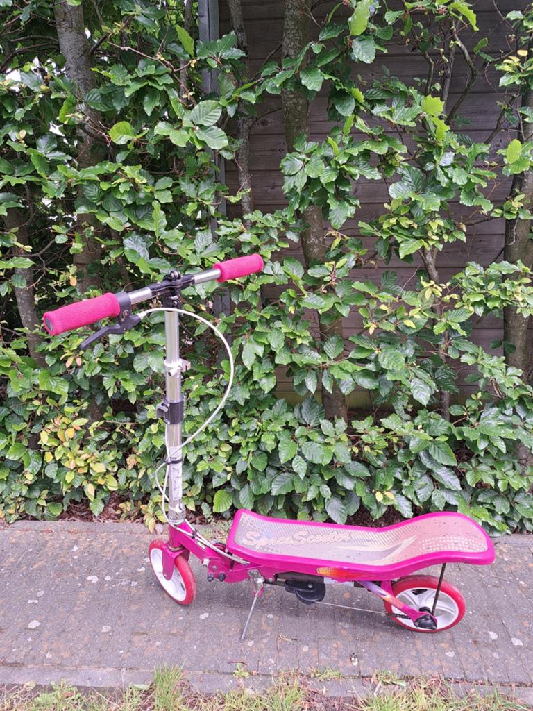 Space scooter rose, Ophalen