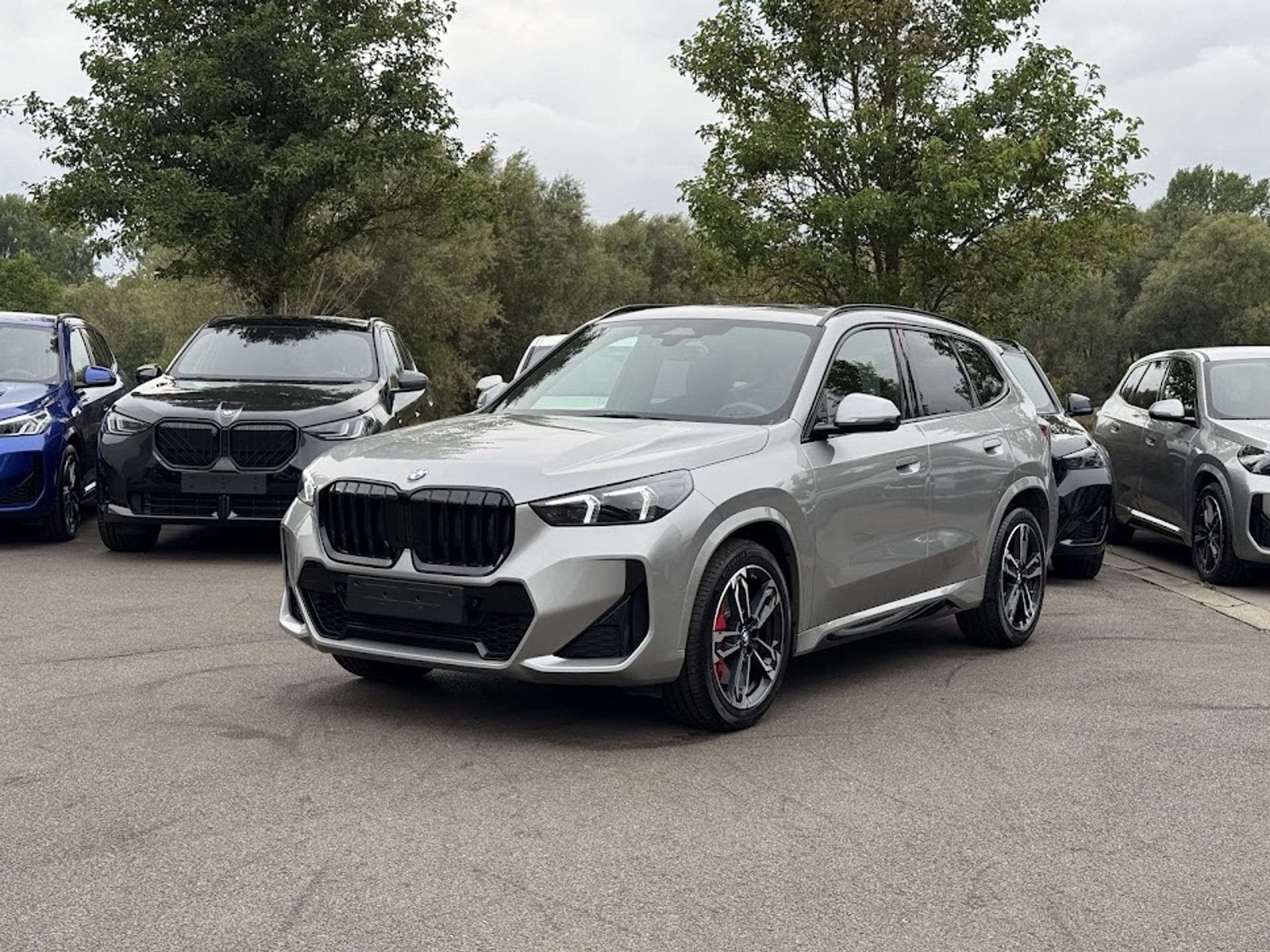 BMW X1 sDrive18i M Sport Pro / PANO / CAM / KEYLESS / SPOILE, Gebruikt, Parkeerassistent, 136 pk, Bedrijf