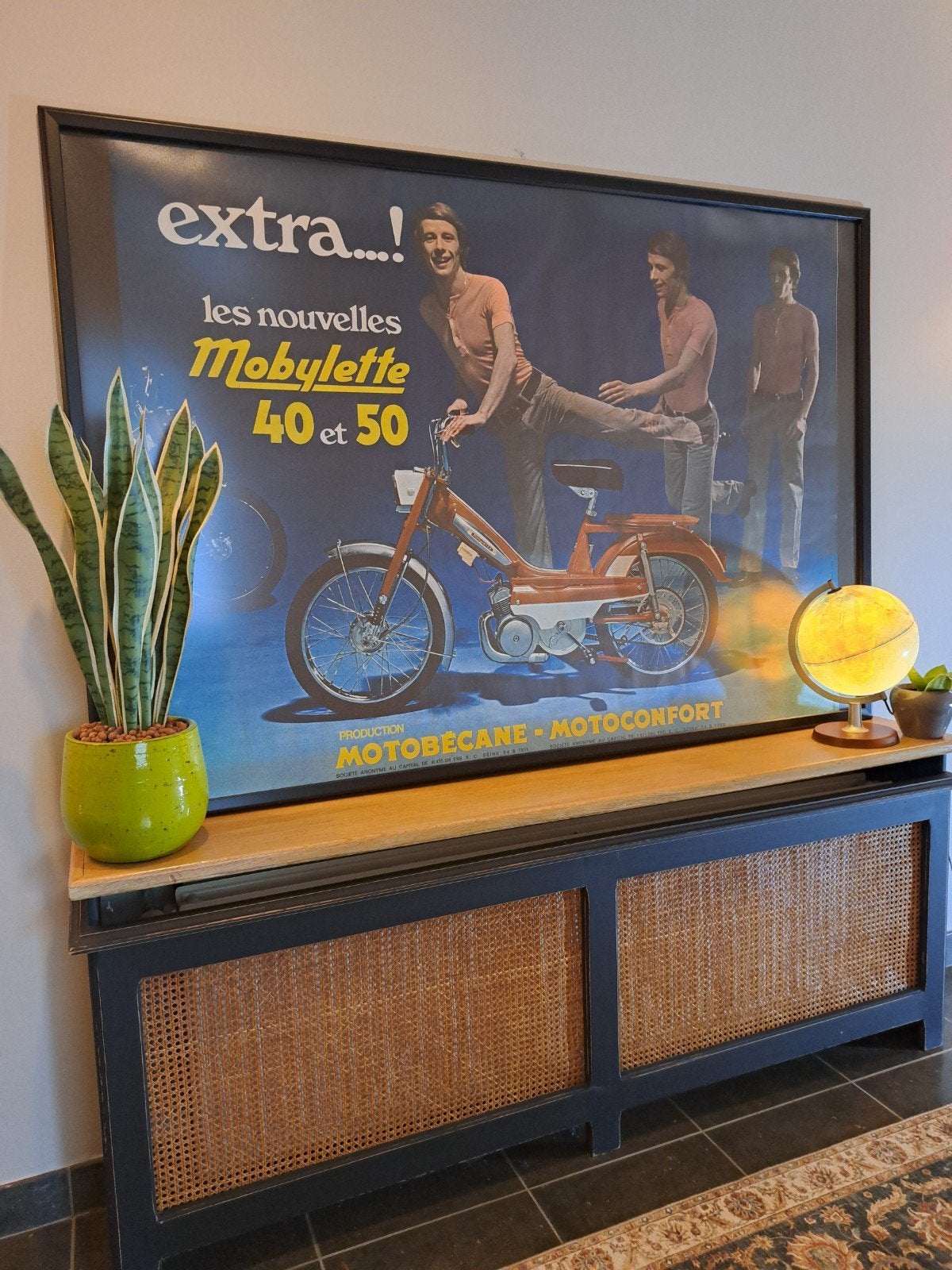 Mobylette Motobecane Kaptein - reclameposter 120x170cm - 2A0, Deurposter of groter, Rechthoekig Liggend, Nieuw, Ophalen of Verzenden