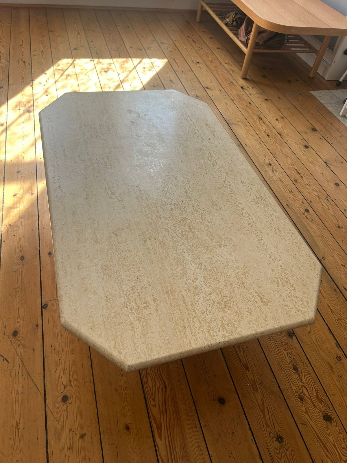 Table basse en travertin, Maison & Meubles, Enlèvement, Comme neuf